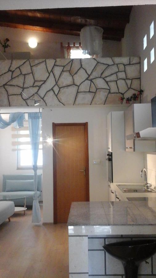 Apartments With A Parking Space Rukavac, Vis - 2444 Exterior photo